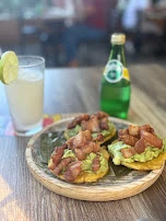 Tostones Con Guacamole Y Chicharrón